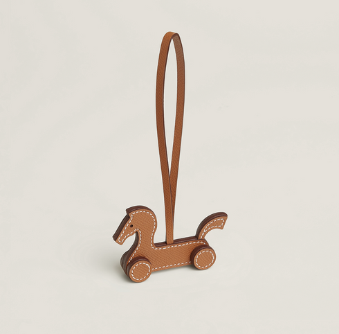 Cheval a Roulettes charm