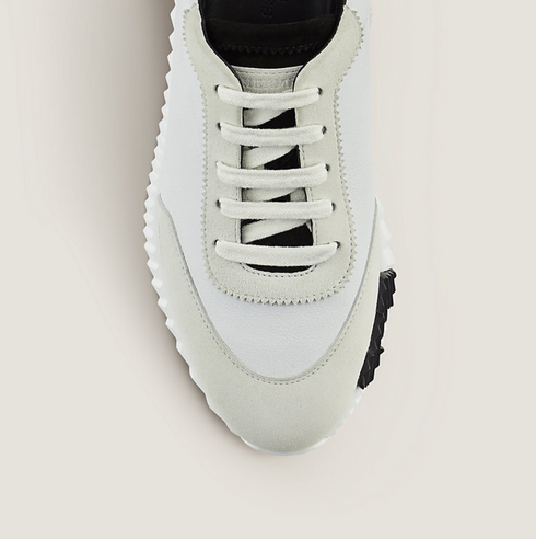 スニーカー 《バウンシング》